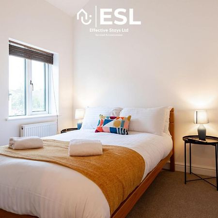 2 Bedroom Terrace Cottage, Parking, 5 Minutes Drive To Royal Shrewsbury Hospital Eksteriør billede