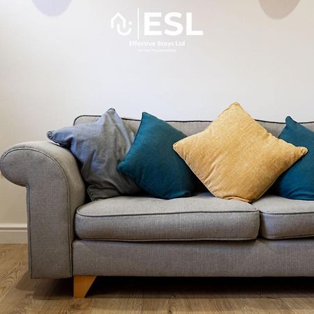 2 Bedroom Terrace Cottage, Parking, 5 Minutes Drive To Royal Shrewsbury Hospital Eksteriør billede