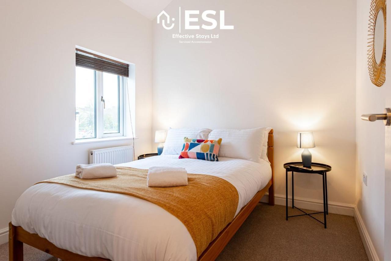 2 Bedroom Terrace Cottage, Parking, 5 Minutes Drive To Royal Shrewsbury Hospital Eksteriør billede