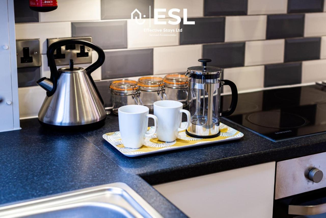 2 Bedroom Terrace Cottage, Parking, 5 Minutes Drive To Royal Shrewsbury Hospital Eksteriør billede
