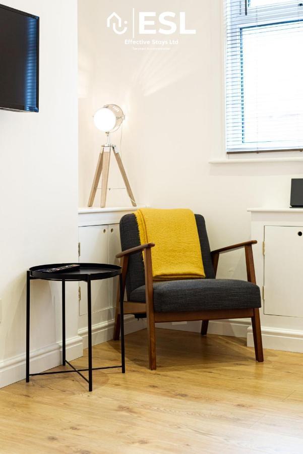 2 Bedroom Terrace Cottage, Parking, 5 Minutes Drive To Royal Shrewsbury Hospital Eksteriør billede