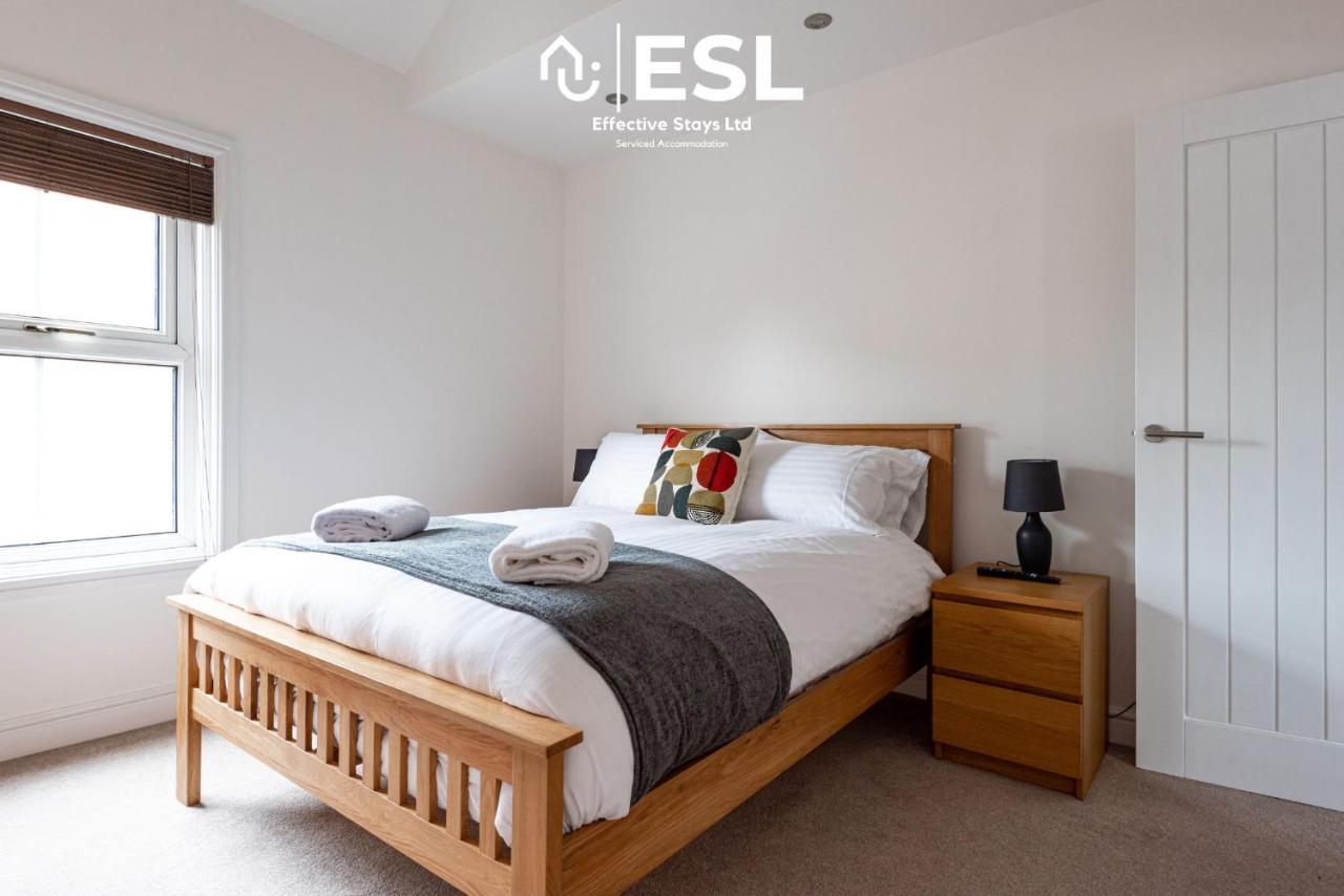 2 Bedroom Terrace Cottage, Parking, 5 Minutes Drive To Royal Shrewsbury Hospital Eksteriør billede
