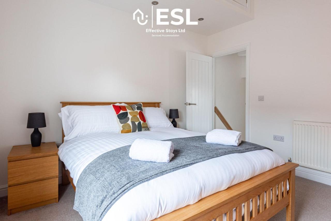 2 Bedroom Terrace Cottage, Parking, 5 Minutes Drive To Royal Shrewsbury Hospital Eksteriør billede