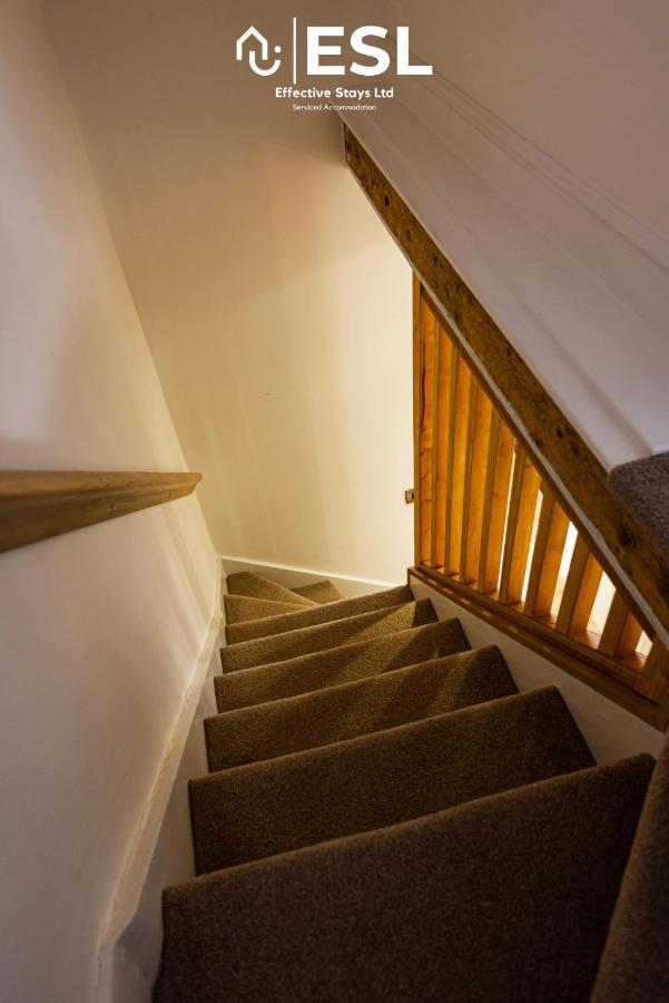 2 Bedroom Terrace Cottage, Parking, 5 Minutes Drive To Royal Shrewsbury Hospital Eksteriør billede