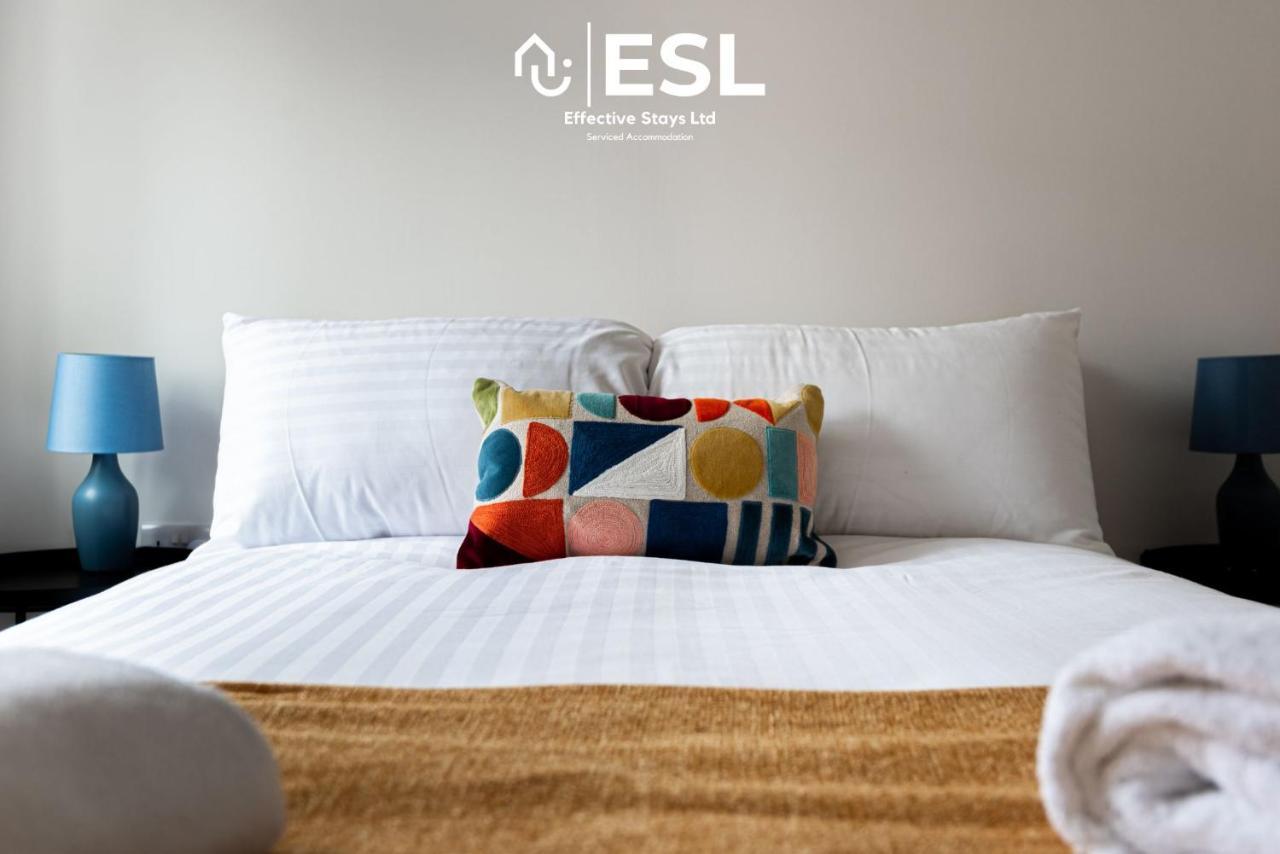 2 Bedroom Terrace Cottage, Parking, 5 Minutes Drive To Royal Shrewsbury Hospital Eksteriør billede