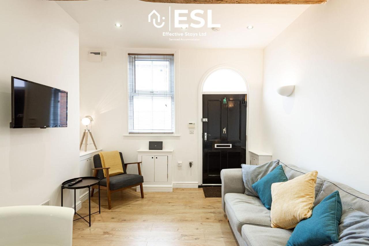 2 Bedroom Terrace Cottage, Parking, 5 Minutes Drive To Royal Shrewsbury Hospital Eksteriør billede