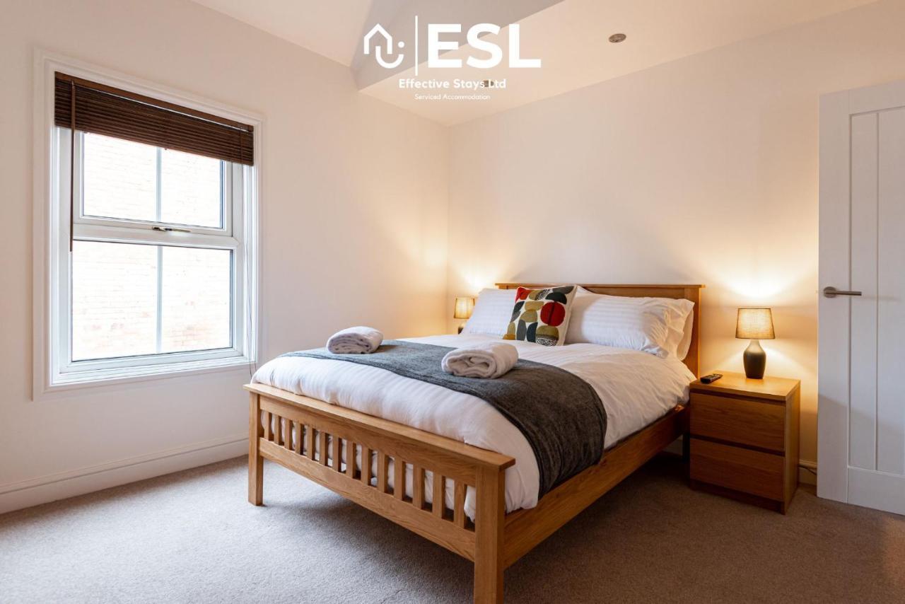 2 Bedroom Terrace Cottage, Parking, 5 Minutes Drive To Royal Shrewsbury Hospital Eksteriør billede