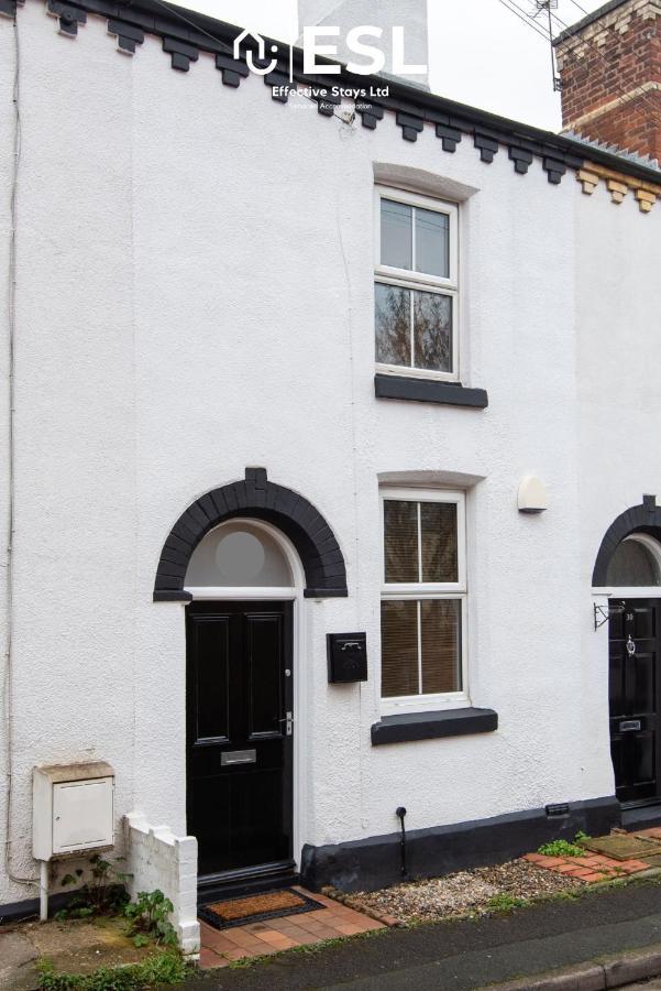 2 Bedroom Terrace Cottage, Parking, 5 Minutes Drive To Royal Shrewsbury Hospital Eksteriør billede